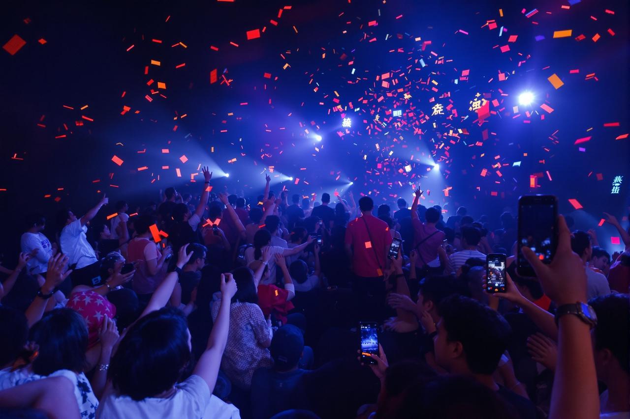 《星河漫漫》全球票房突破30亿，创蜜桃视频历史新高